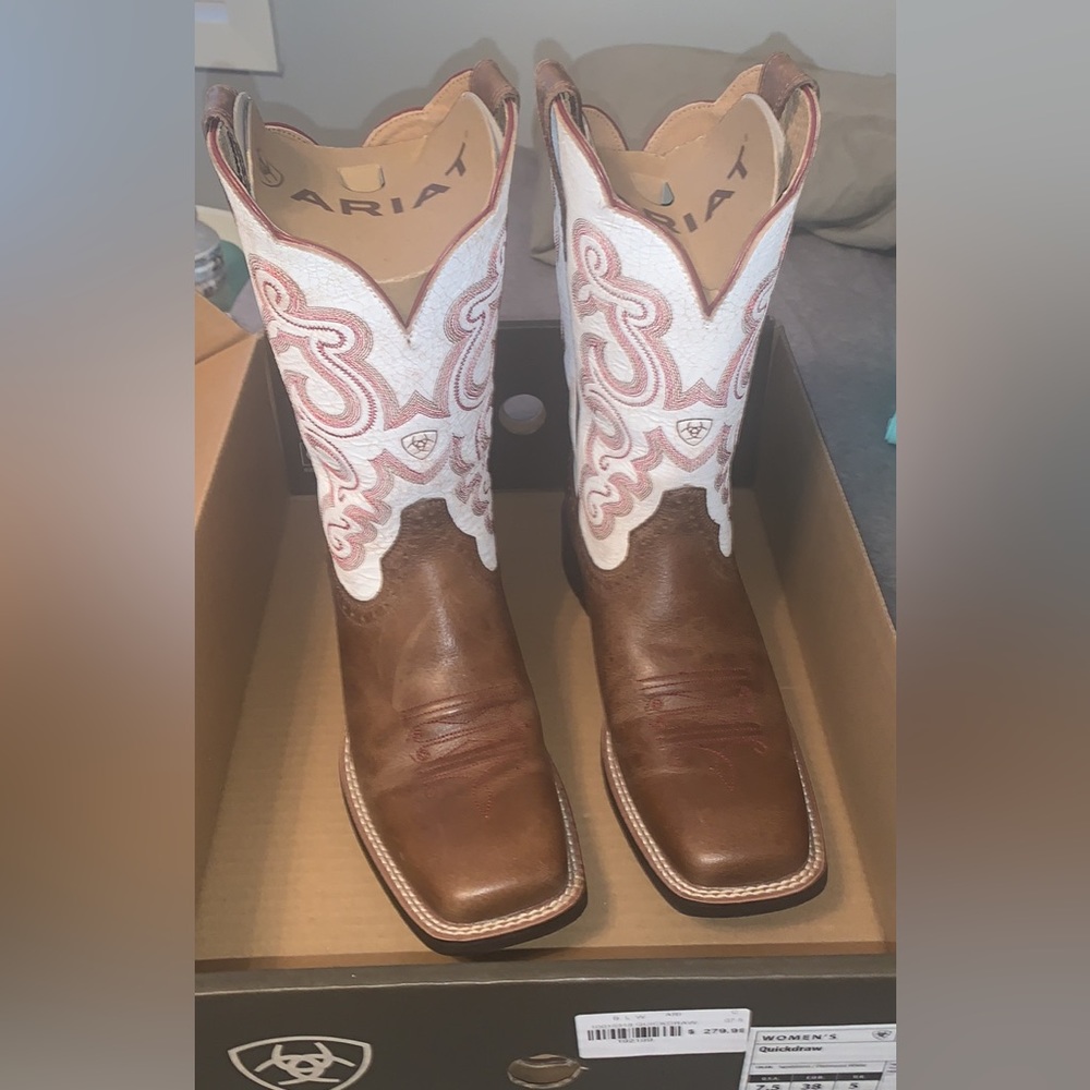 Ariat cowgirl boots